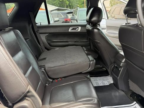 Used 2014 Ford Explorer XLT w/ Equipment Group 202A AWD/4WD image 11