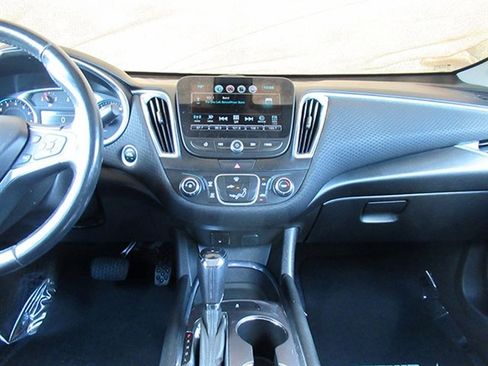 Used 2018 Chevrolet Malibu LT image 21