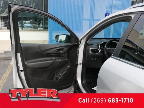 Used 2021 Chevrolet Equinox LT FWD image 20