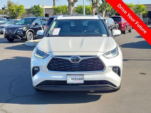 Used 2022 Toyota Highlander Limited FWD image 29
