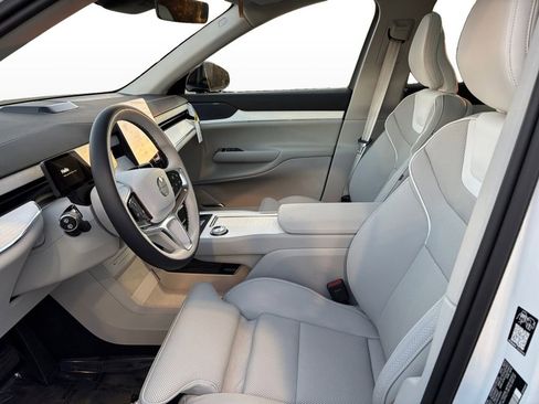 New 2025 Volvo EX90 Ultra w/ Protection Package Premier image 13