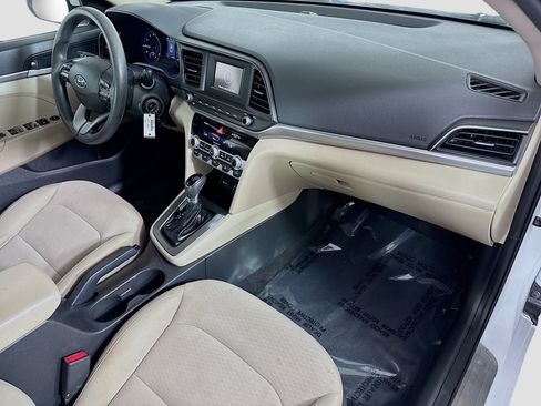 Used 2020 Hyundai Elantra SE image 29