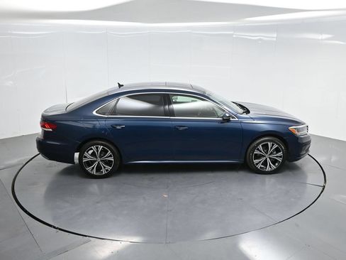 Used 2022 Volkswagen Passat 2.0T SE FWD image 61