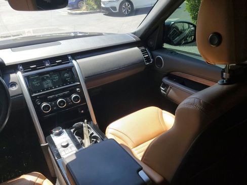 Used 2019 Land Rover Discovery HSE image 19