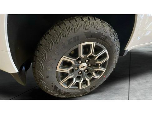 New 2025 Chevrolet Colorado Z71 image 18