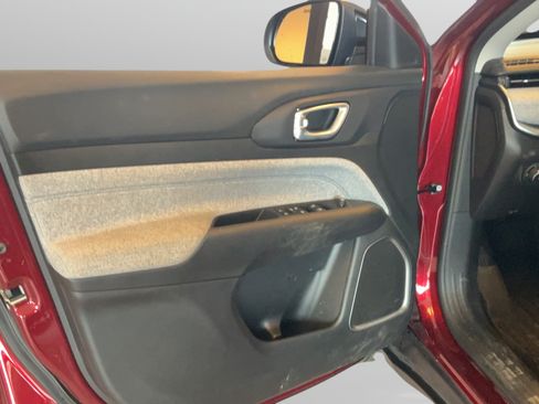Used 2022 Jeep Compass Latitude FWD image 25