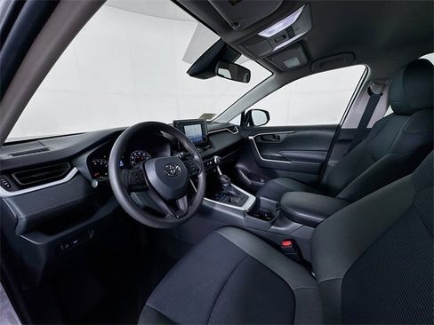 Certified 2022 Toyota RAV4 LE image 19