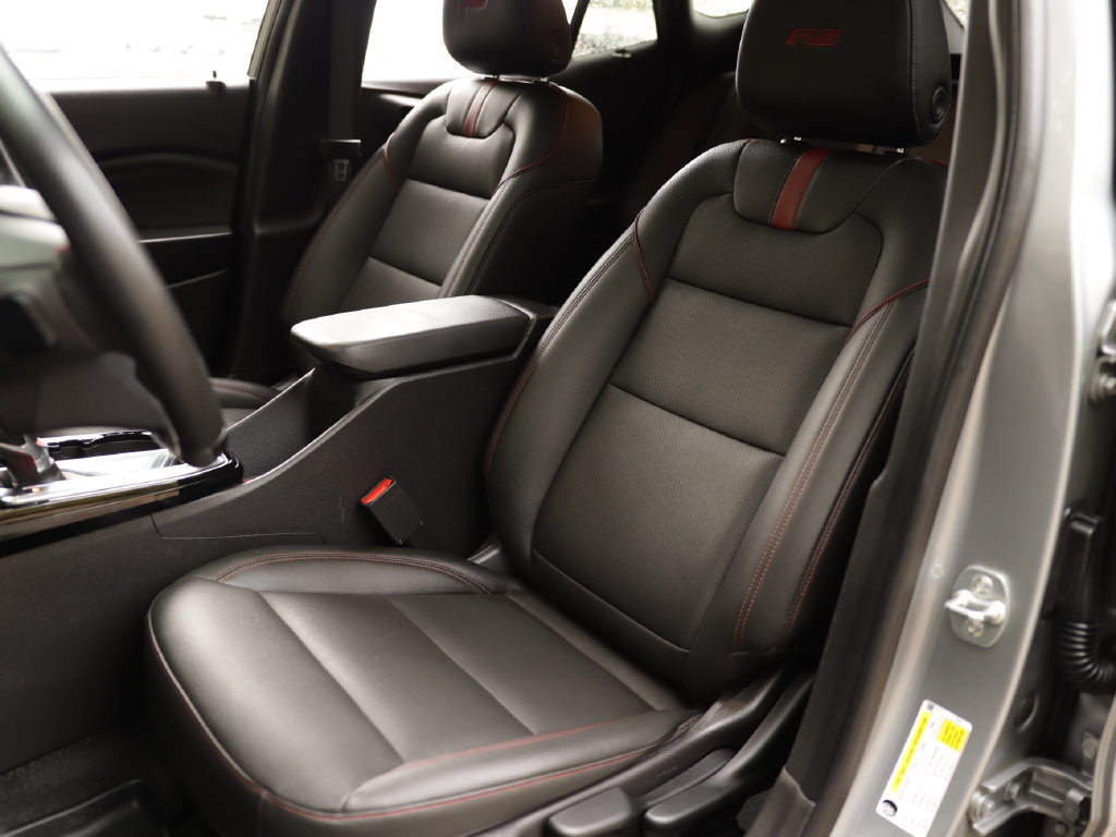 Used 2025 Chevrolet Trax RS w/ Sunroof Package FWD image 21
