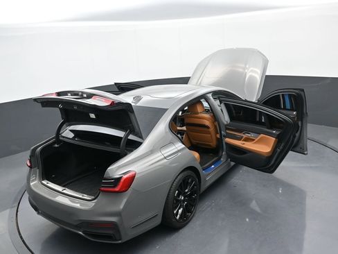 Used 2022 BMW 750i xDrive w/ Executive Package image 43