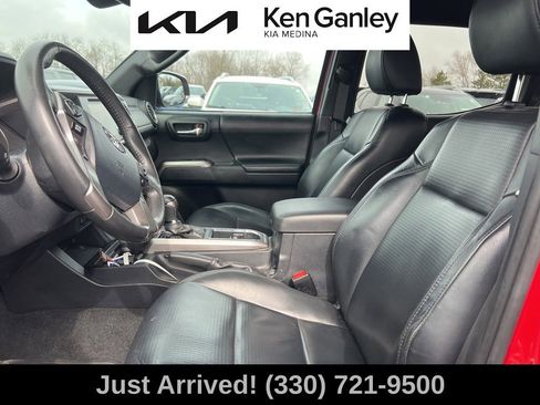 Used 2018 Toyota Tacoma Limited image 11