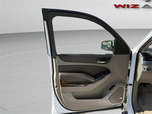 Used 2020 Chevrolet Suburban LT w/ Luxury Package image 11