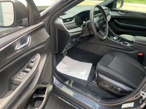 New 2025 Jeep Grand Cherokee L Laredo w/ Luxury Tech Group I image 19