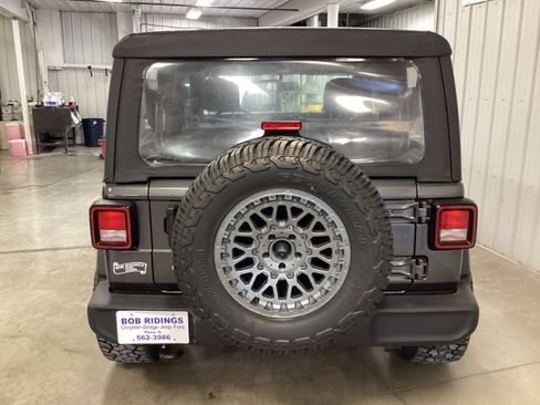 Used 2018 Jeep Wrangler Sport image 4