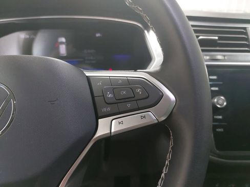 Used 2023 Volkswagen Tiguan SE image 17