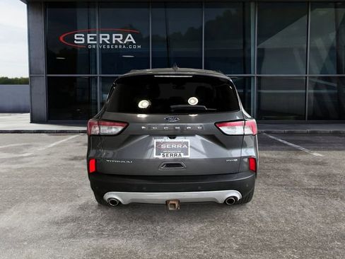 Used 2021 Ford Escape Titanium image 3