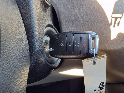 Used 2016 Kia Sorento LX w/ LX Convenience Package image 11