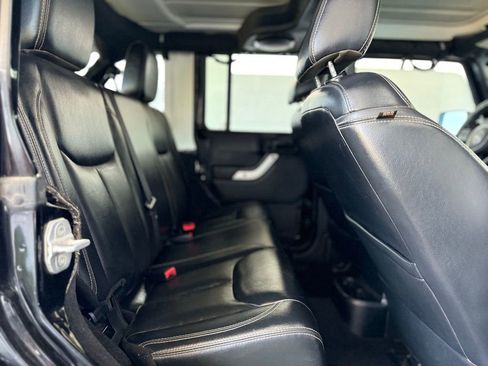 Used 2013 Jeep Wrangler Unlimited Rubicon w/ Connectivity Group AWD/4WD image 44