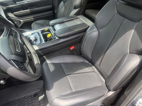 Certified 2024 Jeep Wagoneer Series II AWD/4WD image 13