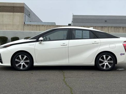 Certified 2018 Toyota Mirai image 9