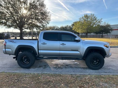 Used 2022 Toyota Tacoma TRD Off-Road w/ Technology Package image 6