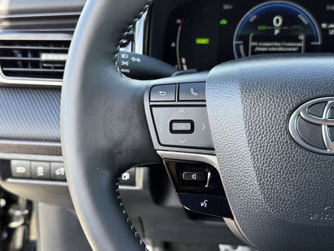 Used 2025 Toyota Camry SE w/ Convenience Package image 22