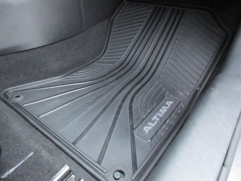 Used 2024 Nissan Altima 2.5 SV image 24