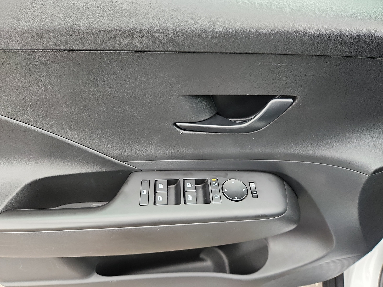 Certified 2024 Hyundai Kona SEL AWD/4WD image 13