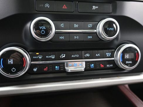Used 2024 Ford Expedition Limited AWD/4WD image 19