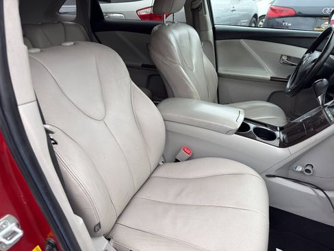 Used 2010 Toyota Venza image 16