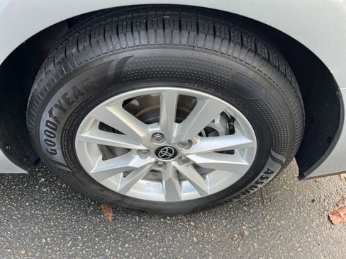 Used 2025 Toyota Camry LE image 29