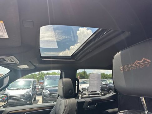 Used 2024 Chevrolet Silverado 1500 High Country w/ High Country Premium Package AWD/4WD image 21