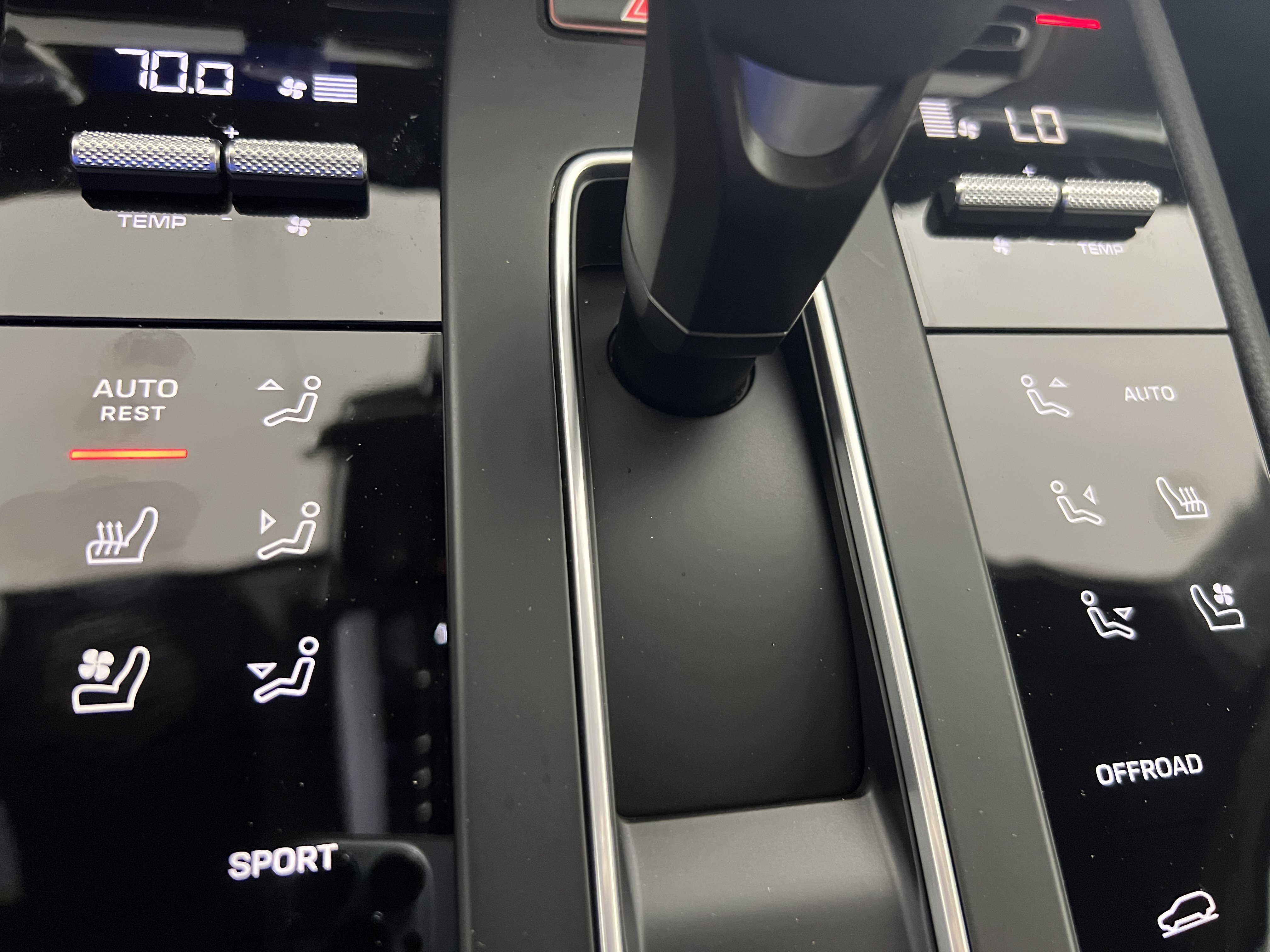 Certified 2026 Porsche Macan AWD/4WD image 23