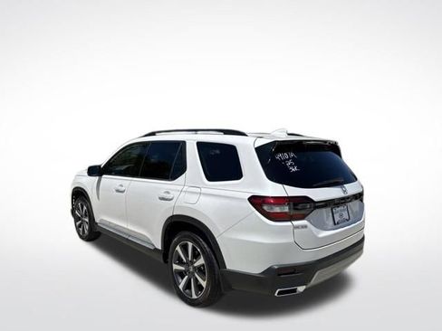 Used 2025 Honda Pilot Touring image 5
