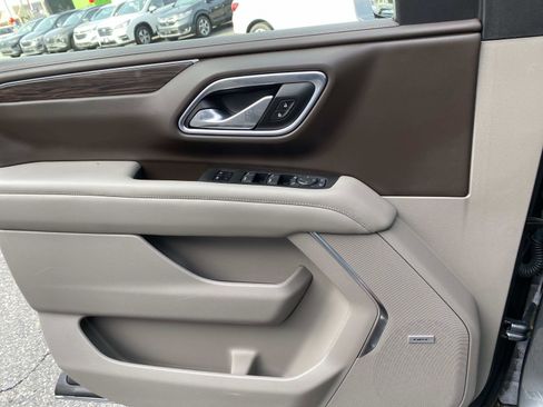 Used 2021 Chevrolet Suburban Z71 w/ Luxury Package image 22