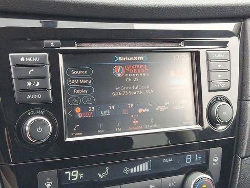 Used 2018 Nissan Rogue SV image 17