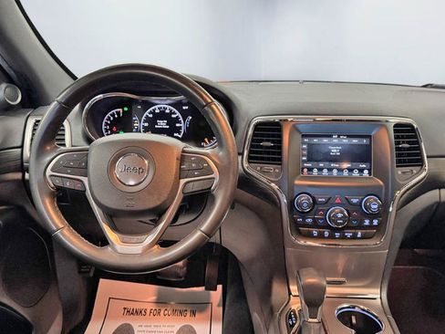 Used 2019 Jeep Grand Cherokee Laredo AWD/4WD image 16