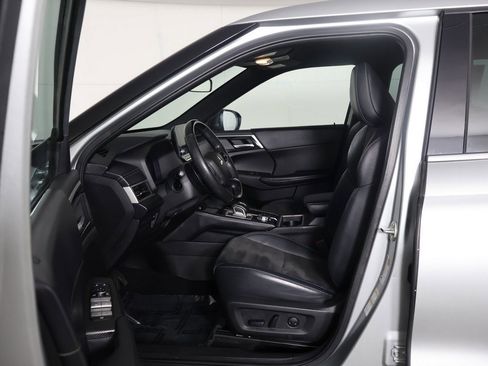 Used 2023 Mitsubishi Outlander SE image 31