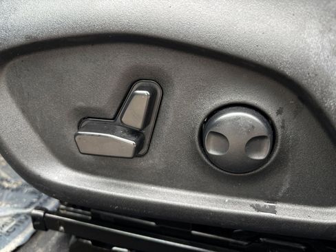 Used 2025 Jeep Compass Limited image 23