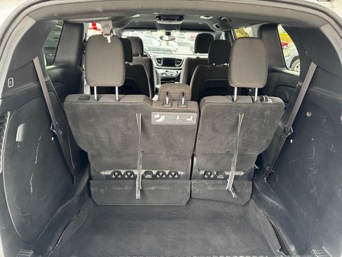 Used 2018 Chrysler Pacifica Touring Plus w/ S Appearance Package FWD image 18