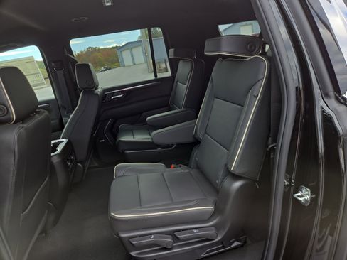 New 2026 Chevrolet Suburban Premier image 13