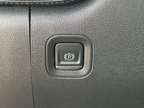 Certified 2021 Chevrolet Silverado 1500 LT Trail Boss w/ Convenience Package II image 23