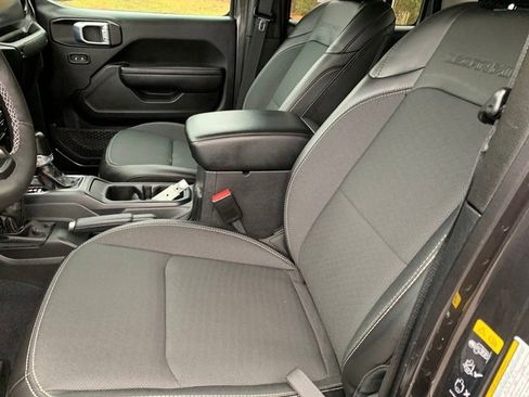 Certified 2023 Jeep Gladiator Sport image 16