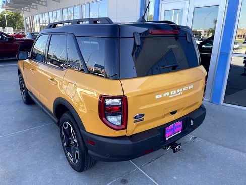 Used 2022 Ford Bronco Sport Outer Banks w/ Tech Package AWD/4WD image 2