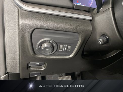 Used 2023 Jeep Grand Cherokee Overland w/ Luxury Tech Group IV AWD/4WD image 26