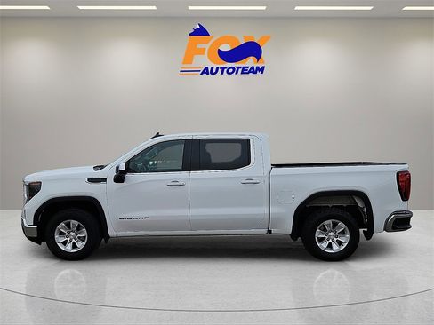 Used 2024 GMC Sierra 1500 SLE image 2