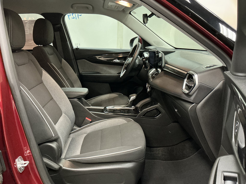 Used 2025 Chevrolet TrailBlazer LT w/ LT Cold Weather Package FWD image 25