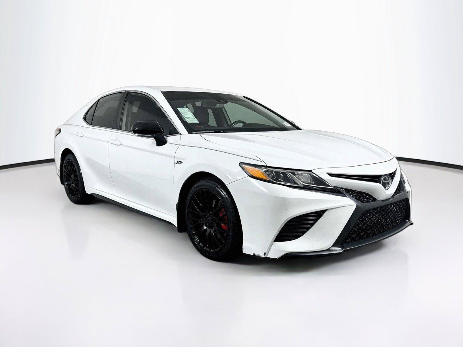 Used 2019 Toyota Camry SE w/ Convenience Package FWD image 8