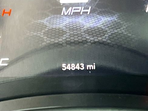 Used 2021 Dodge Charger SXT image 12