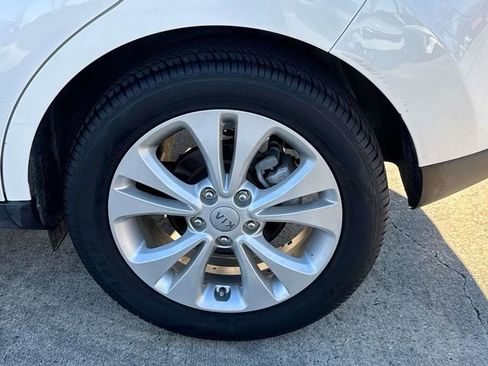 Used 2016 Kia Soul + image 5