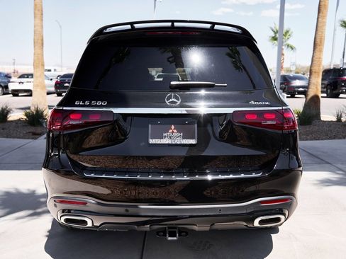 Used 2025 Mercedes-Benz GLS 580 4MATIC image 7